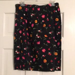 🔥NWOT Briggs black floral skirt. Size 16.